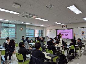 주제선택 : 팩트체크 교실 수업 장면